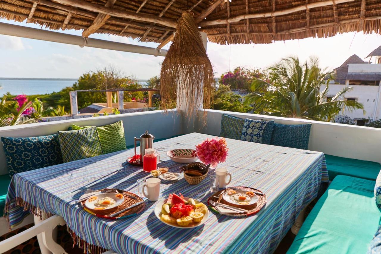 Banana House&wellness Centre *