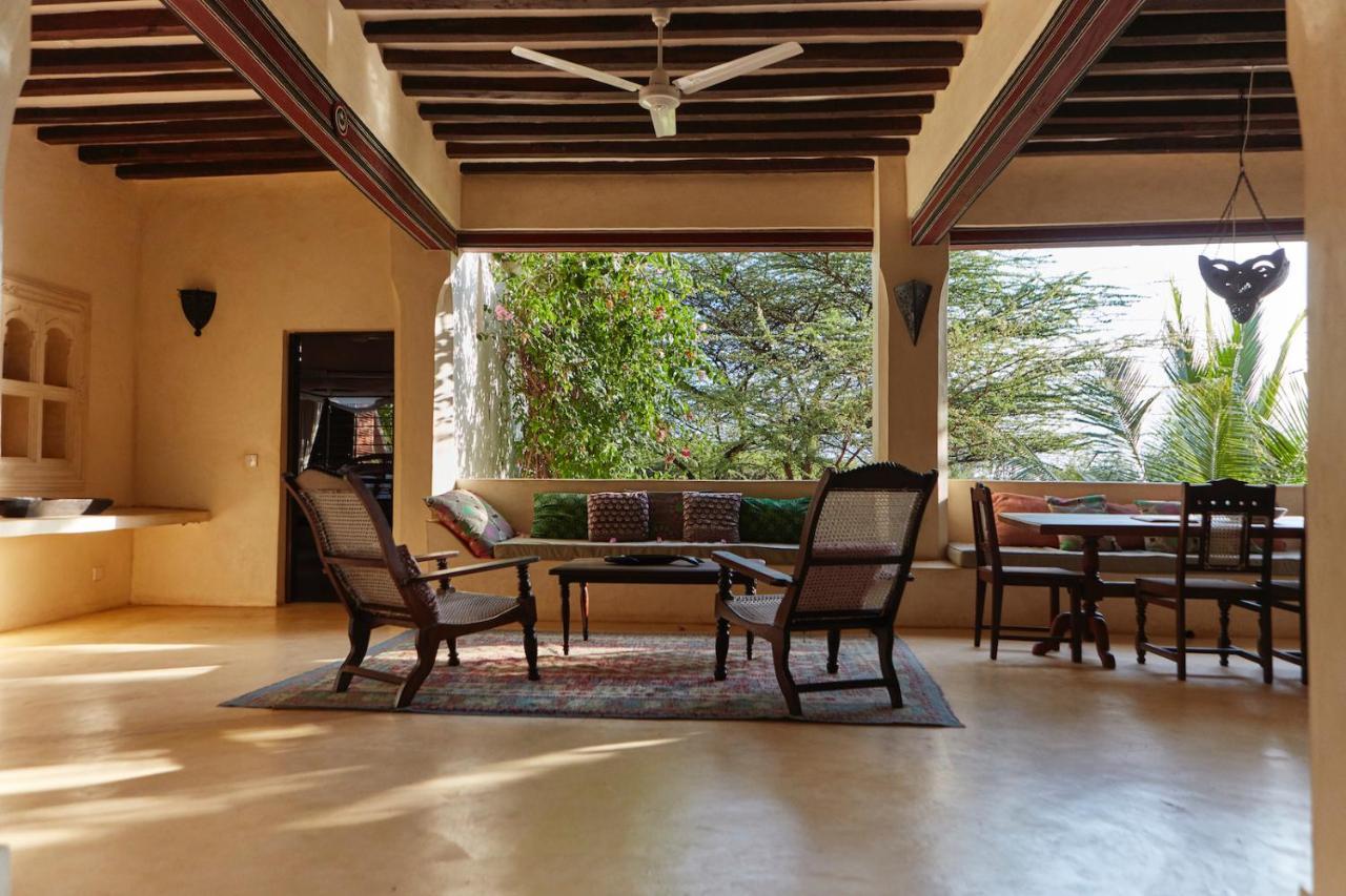 Banana House&wellness Centre *