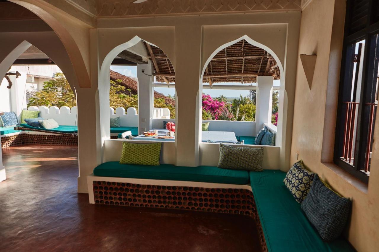 Banana House&wellness Centre *